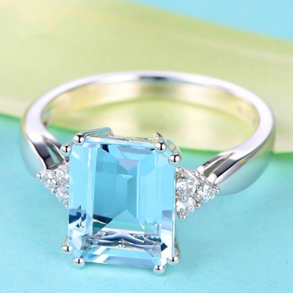 Blue Topaz and Cubic Zirconia Ring Silver - Picture 4 of 5